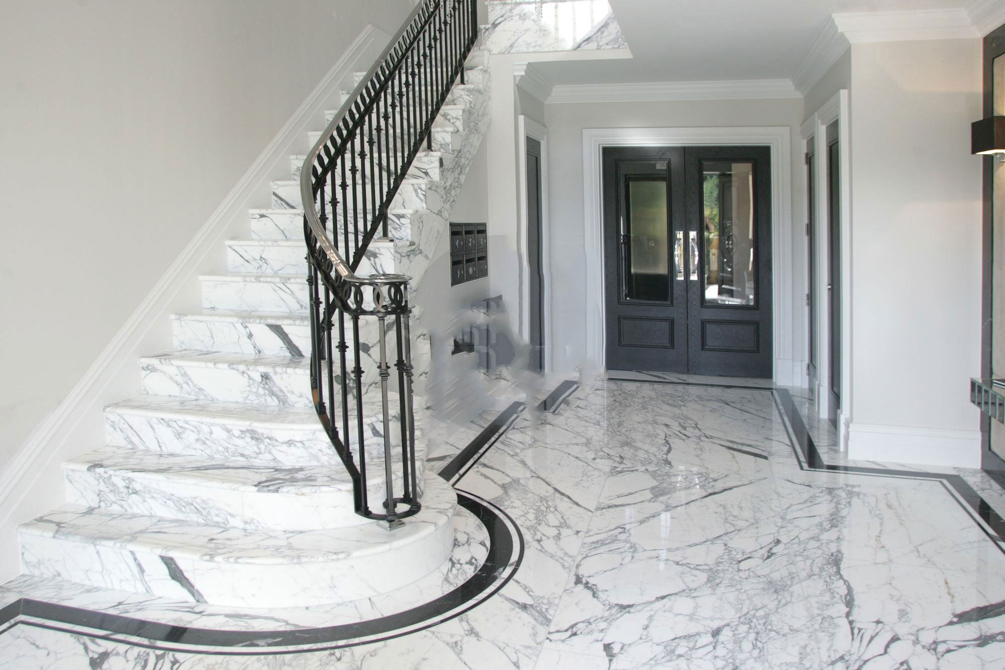 Cầu thang ốp đá marble